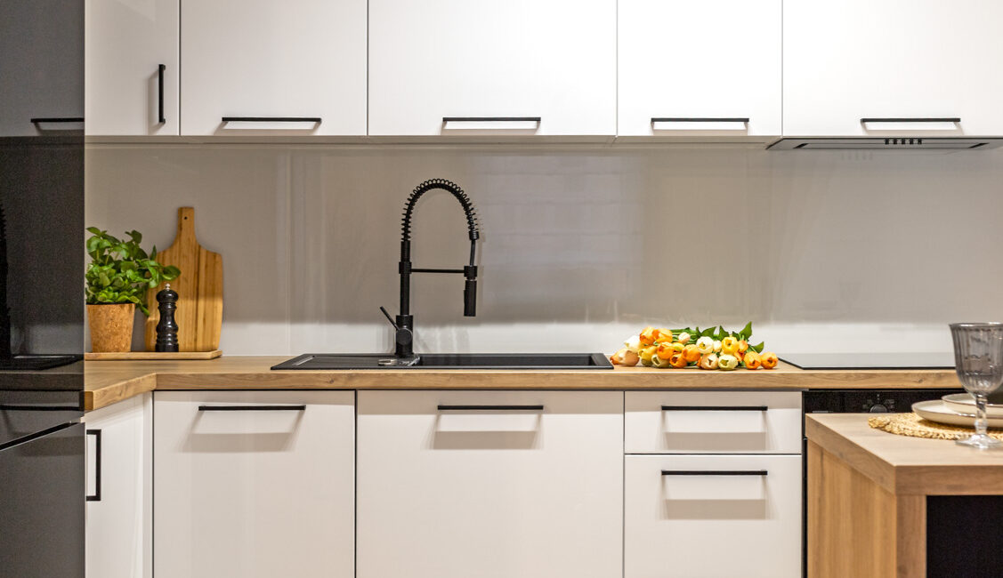 Kuchnia w mieszkaniu przygotowanym do wynajmu – zdjęcia wnętrz Kalisz