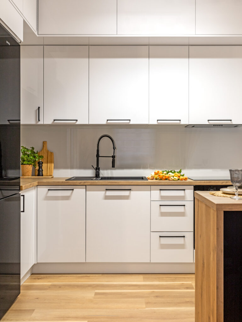 Kuchnia w mieszkaniu przygotowanym do wynajmu – zdjęcia wnętrz Kalisz